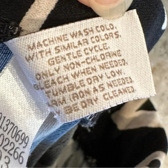 Chicos Tiered Traveler Pull-On Pants Wide Leg Chevron Print Black & Tan Size 8 - Picture 8 of 9